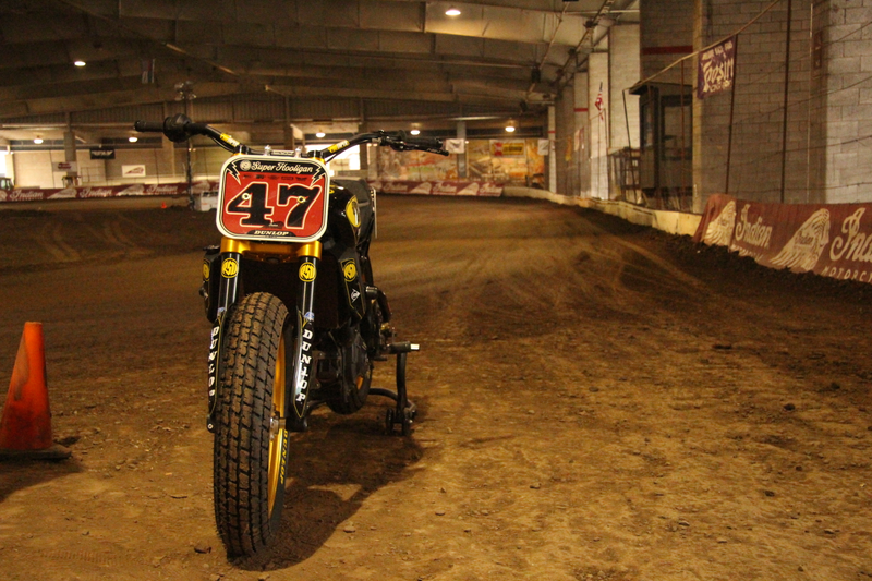 Illustration for article titled What I Learned Riding a 1200cc Motorbike With No Front Brake on a Dirt Track